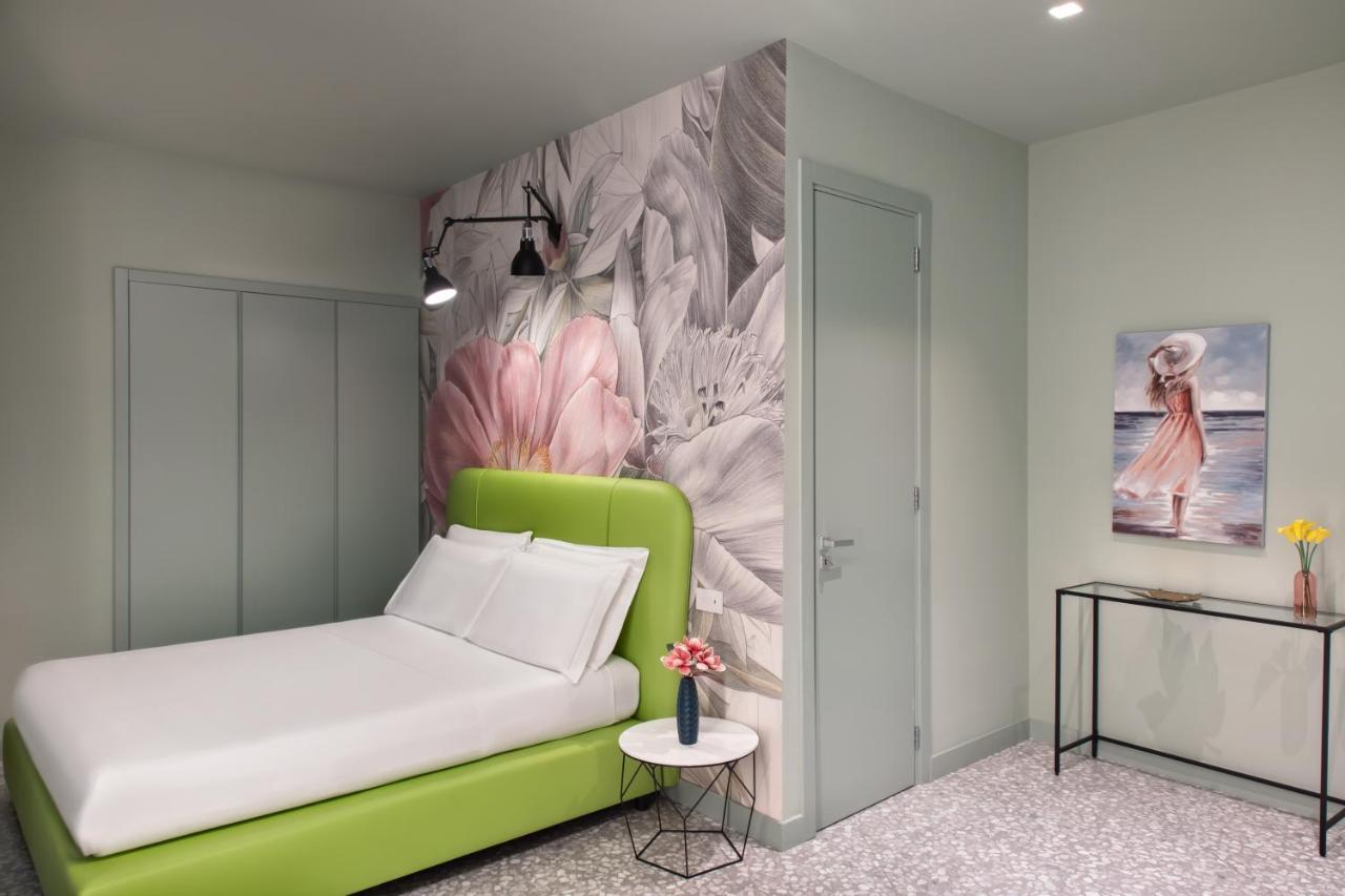 Lady Rose Hotel Наполи Екстериор снимка