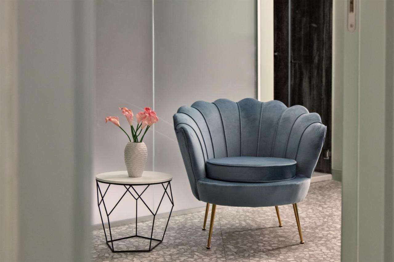 Lady Rose Hotel Наполи Екстериор снимка